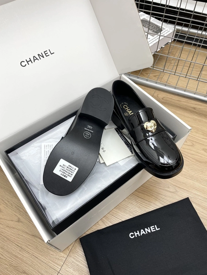 Sleek Chxnxl Leather Shoes 120765