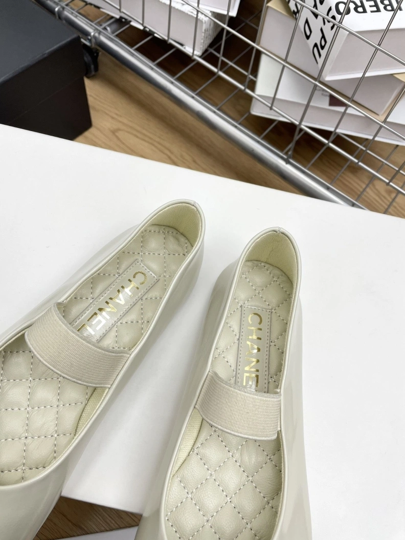 NewStyle Chxnxl Flat Shoes 121035