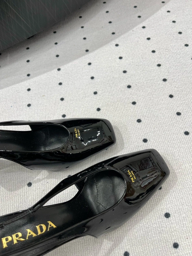 Stylish Chxnxl Sandals 120649