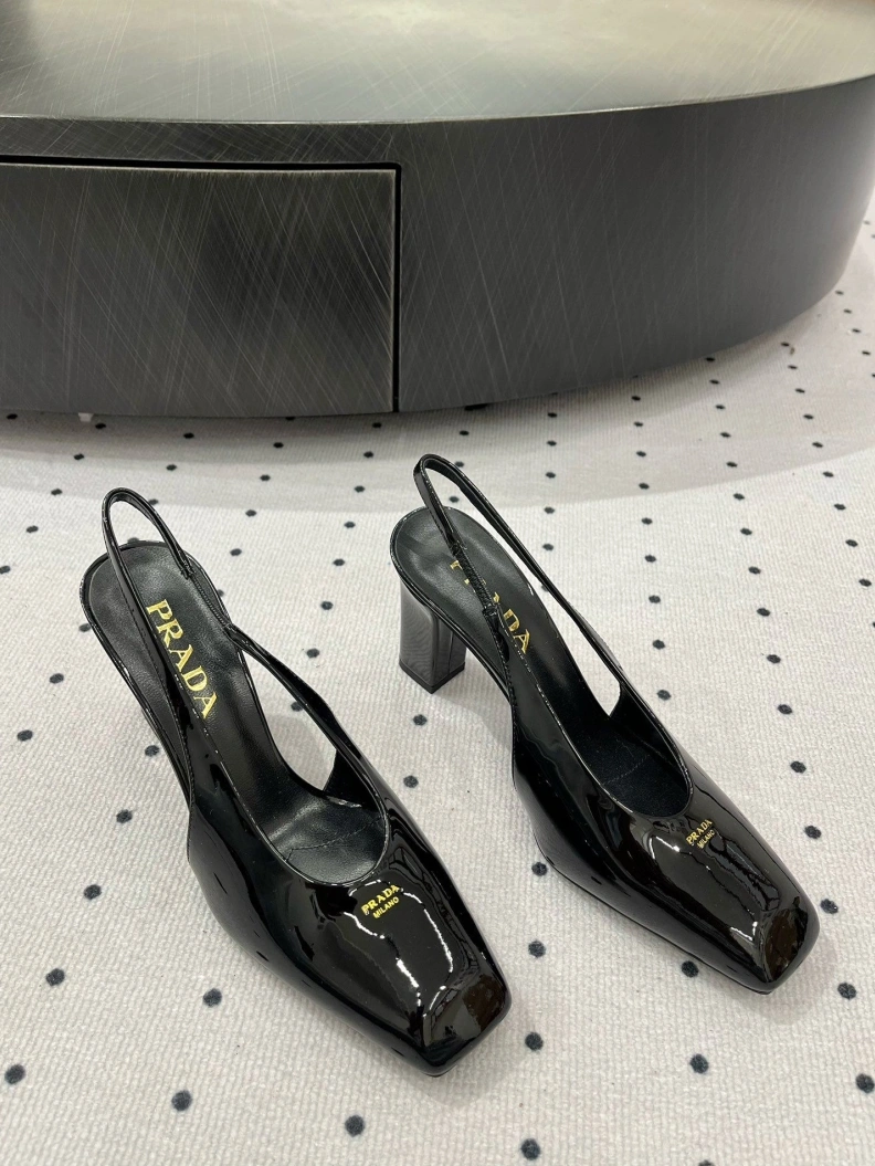 Stylish Chxnxl Sandals 120649