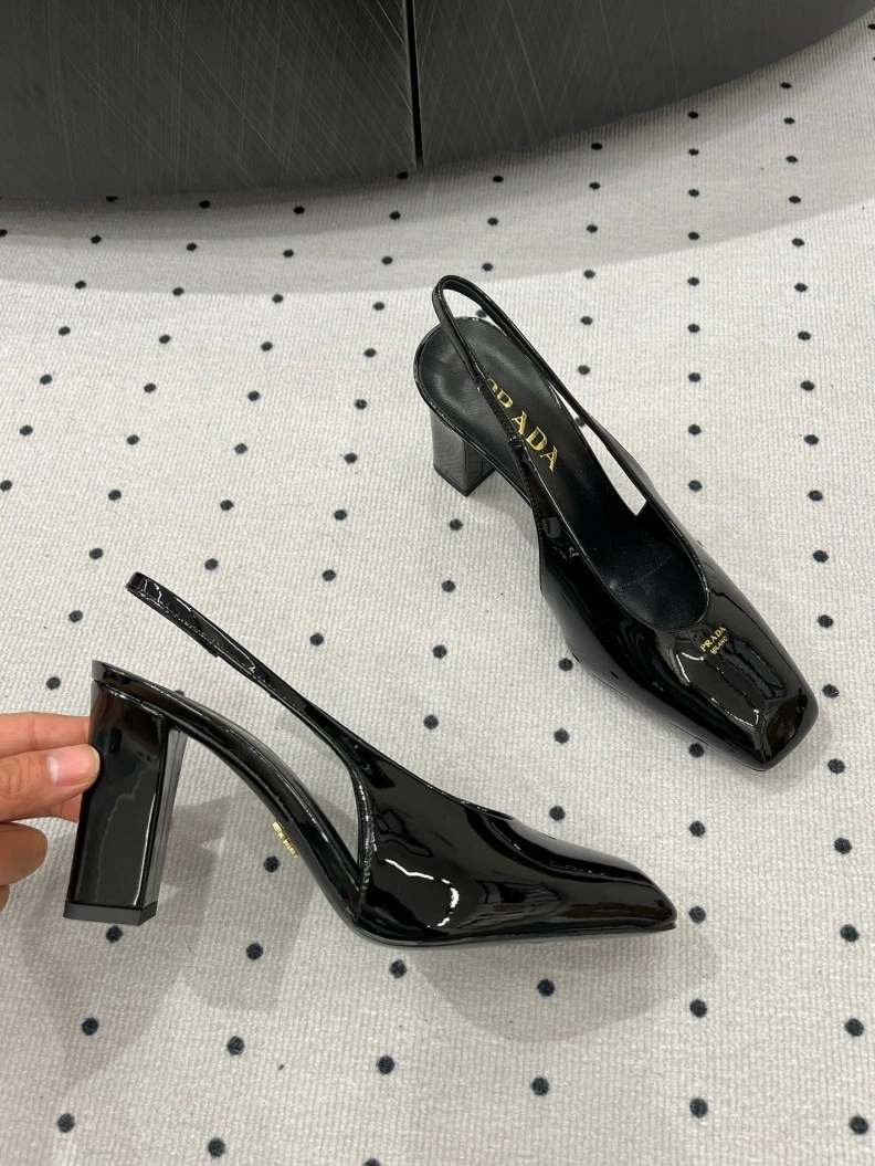 Stylish Chxnxl Sandals 120649