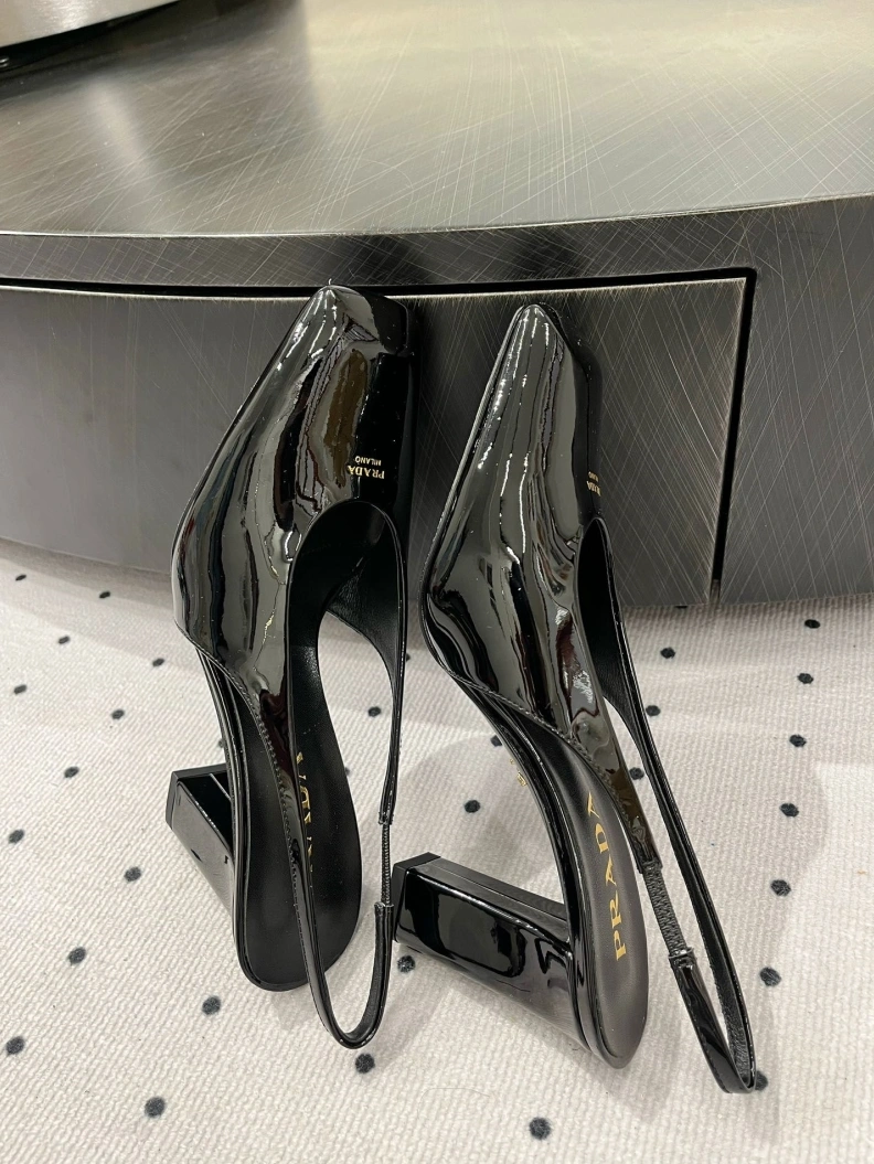 Stylish Chxnxl Sandals 120649