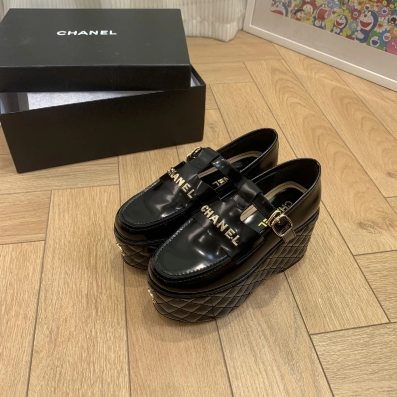 Vibrant Chxnxl Leather Shoes 120762