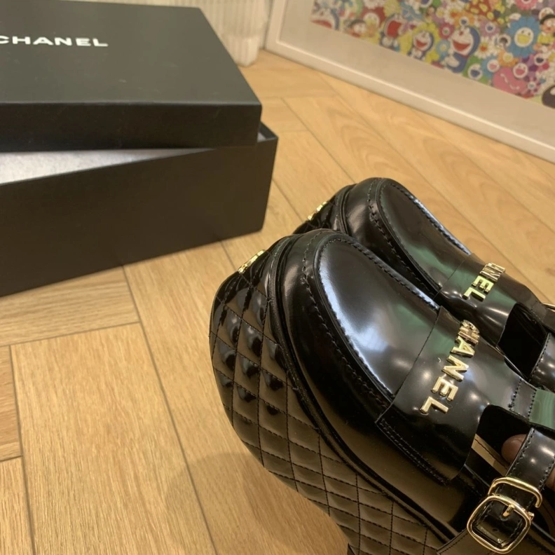 Vibrant Chxnxl Leather Shoes 120762