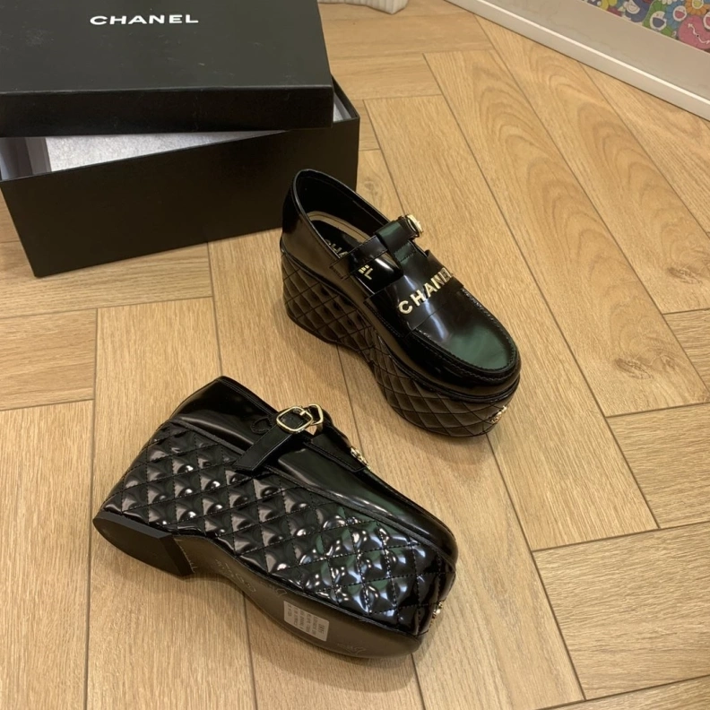 Vibrant Chxnxl Leather Shoes 120762