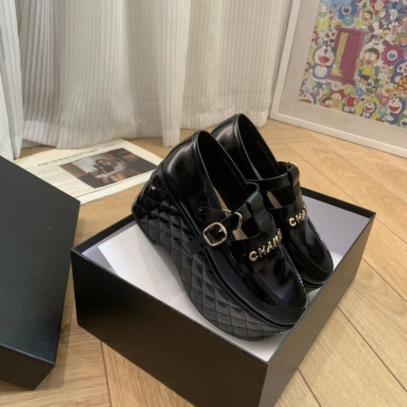 Vibrant Chxnxl Leather Shoes 120762