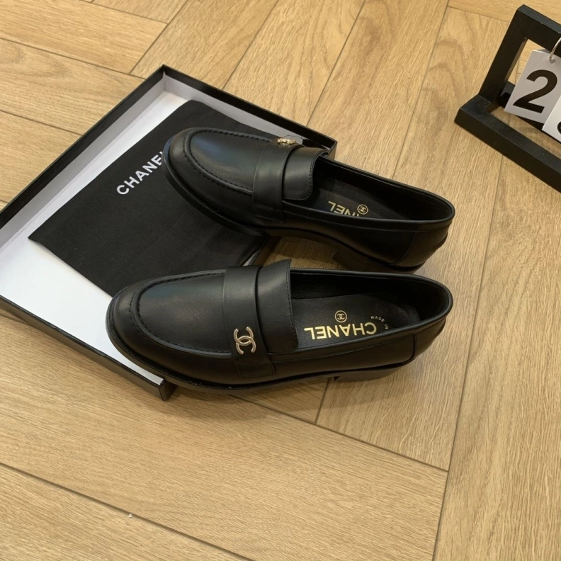 Sleek Chxnxl Leather Shoes 120734