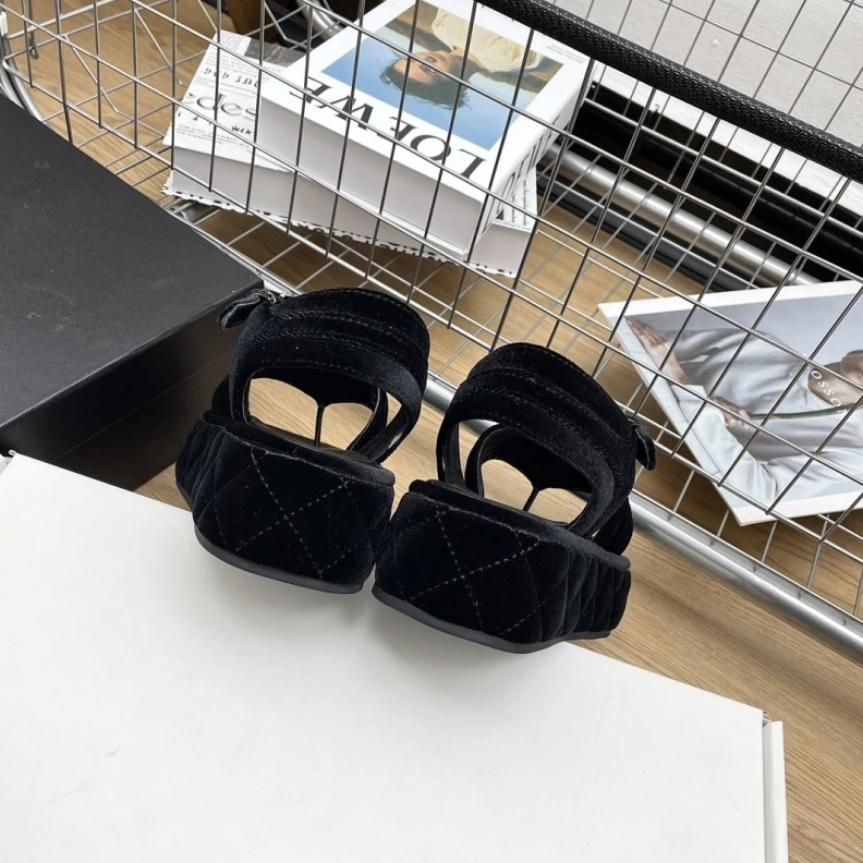Classic Chxnxl Sandals 120645