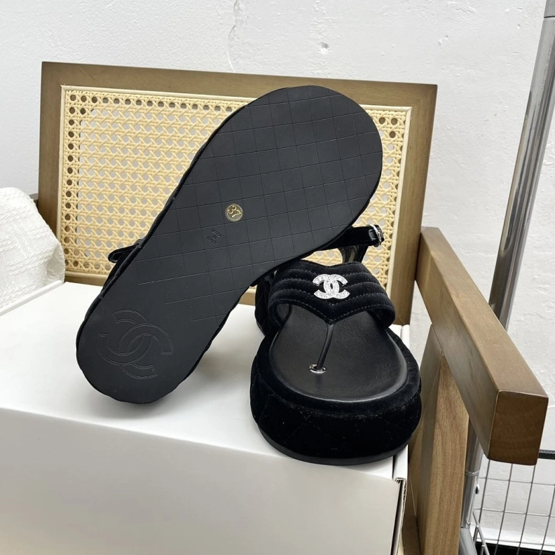 Classic Chxnxl Sandals 120645
