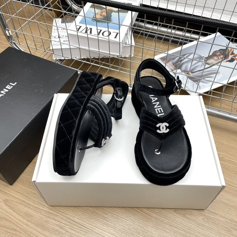 Classic Chxnxl Sandals 120645