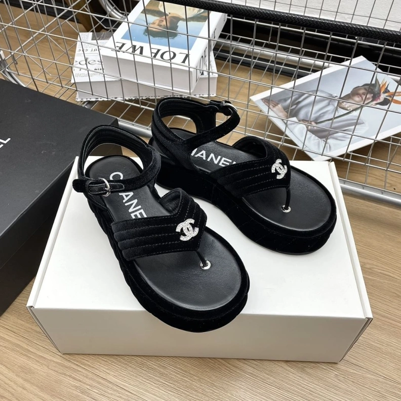 Classic Chxnxl Sandals 120645