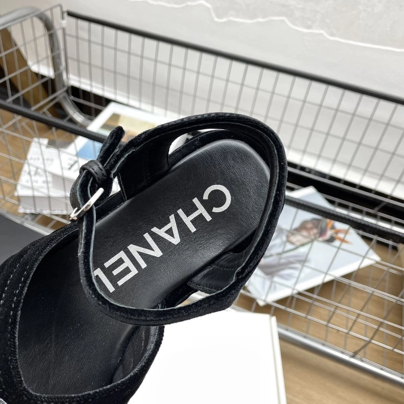 Classic Chxnxl Sandals 120645
