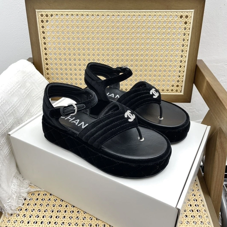 Classic Chxnxl Sandals 120645