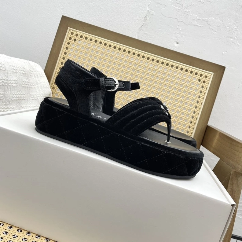 Classic Chxnxl Sandals 120645