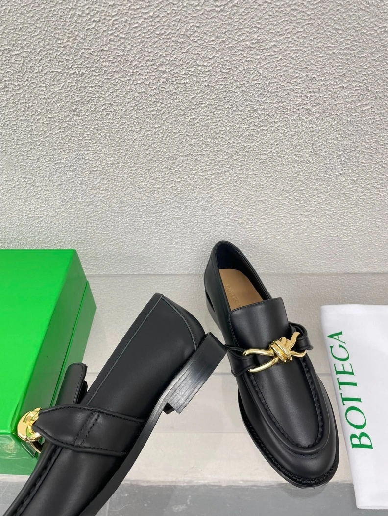 Affordable Bxttxga Vxnxta Leather Shoes 112663