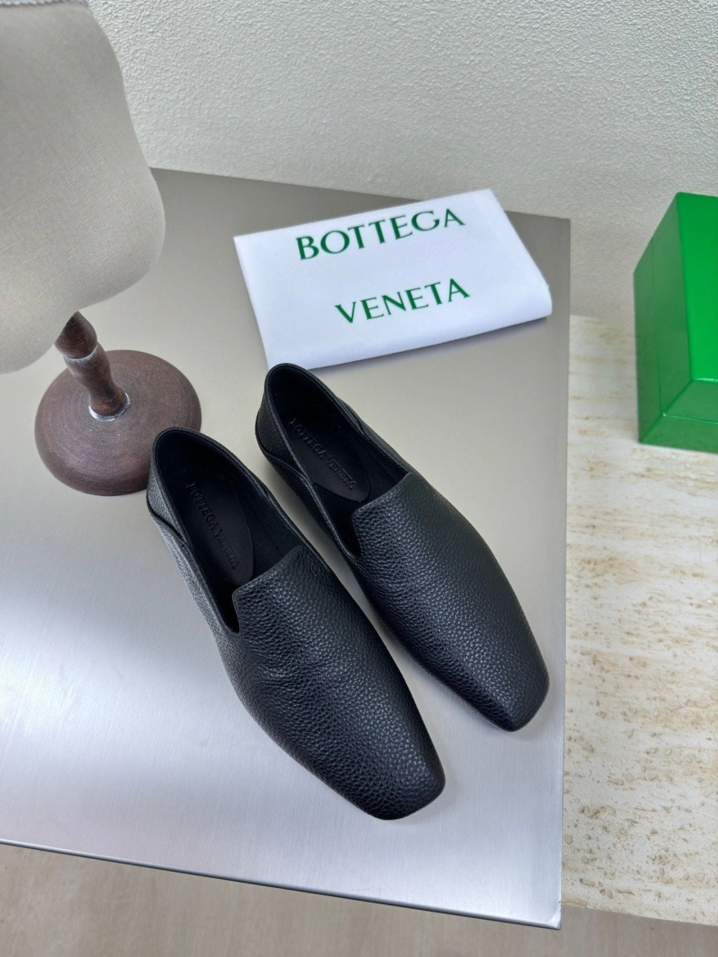 Flexible Bxttxga Vxnxta Leather Shoes 112652