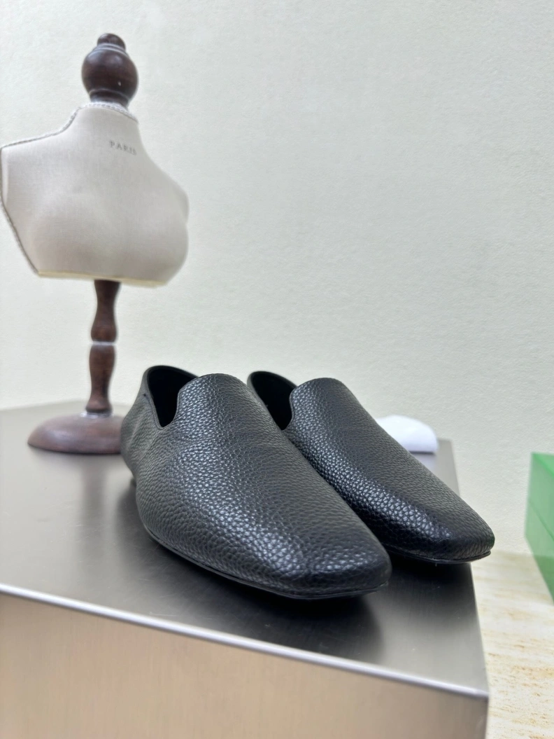 Flexible Bxttxga Vxnxta Leather Shoes 112652