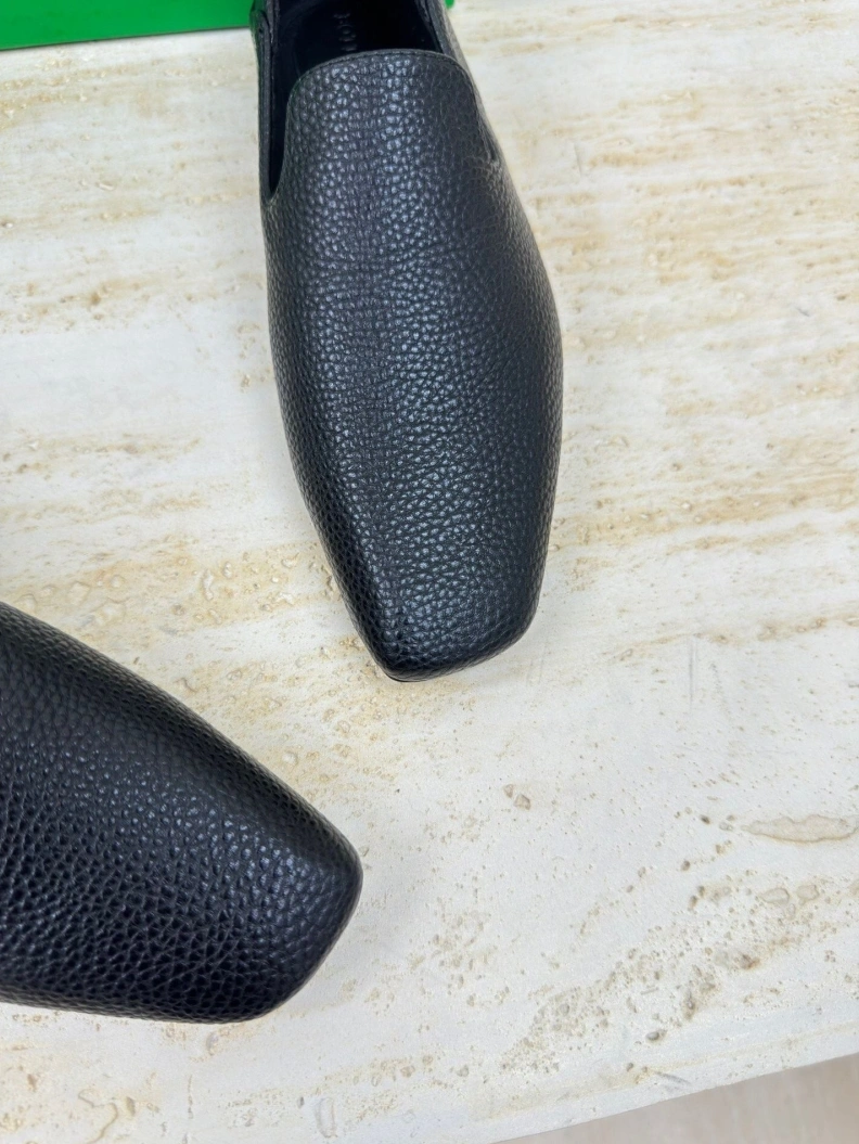 Flexible Bxttxga Vxnxta Leather Shoes 112652