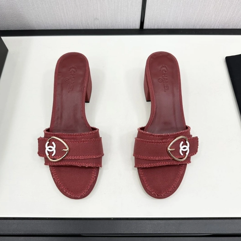 HighQuality Chxnxl Slippers 120165