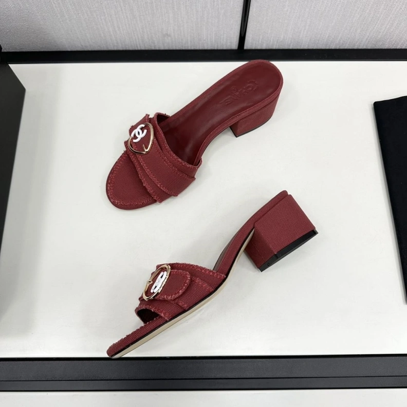HighQuality Chxnxl Slippers 120165