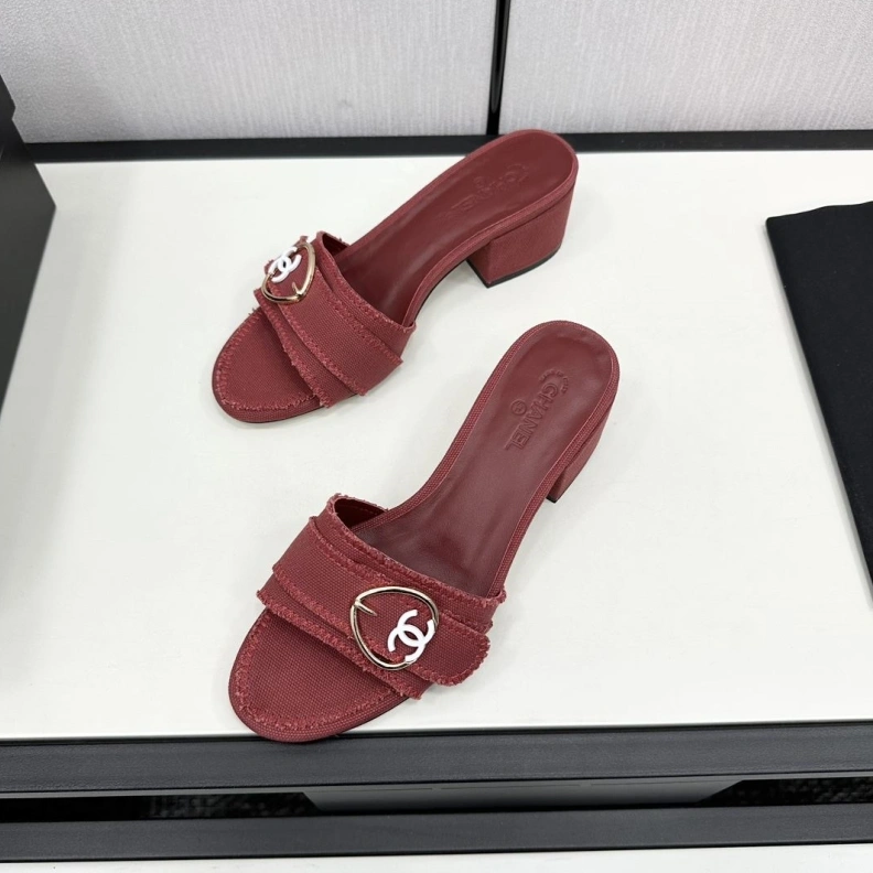 HighQuality Chxnxl Slippers 120165