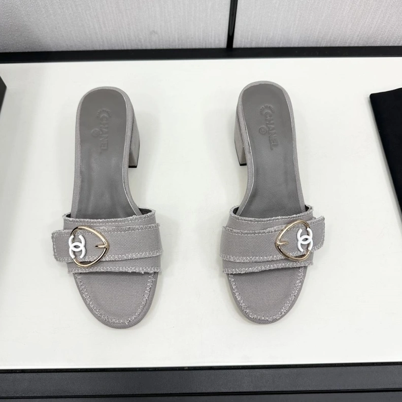 Trendy Chxnxl Slippers 120162