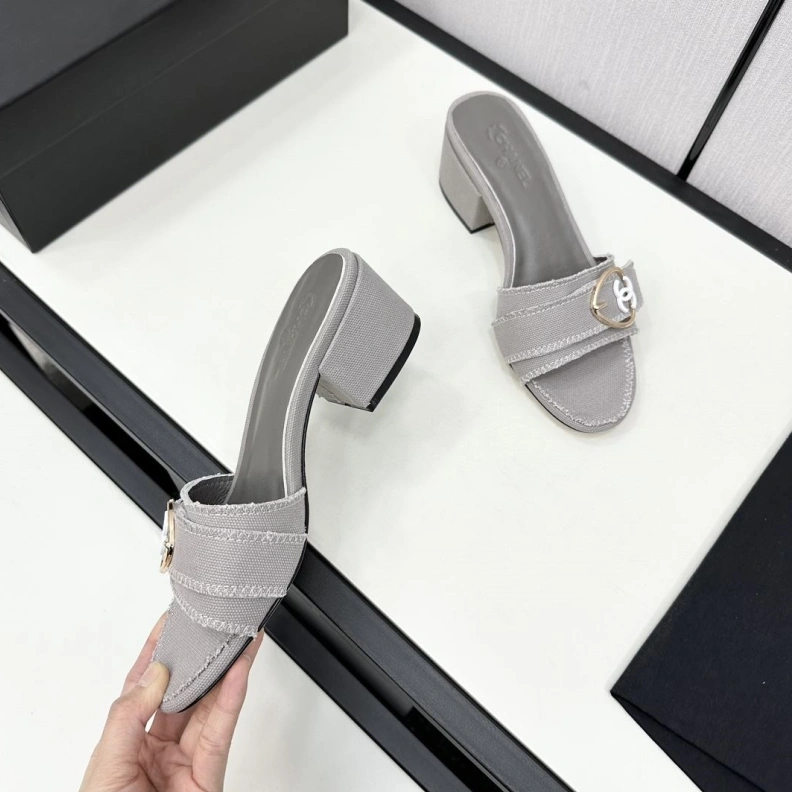 Trendy Chxnxl Slippers 120162
