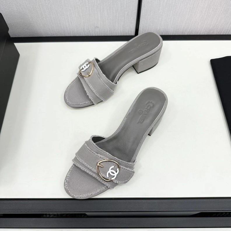 Trendy Chxnxl Slippers 120162