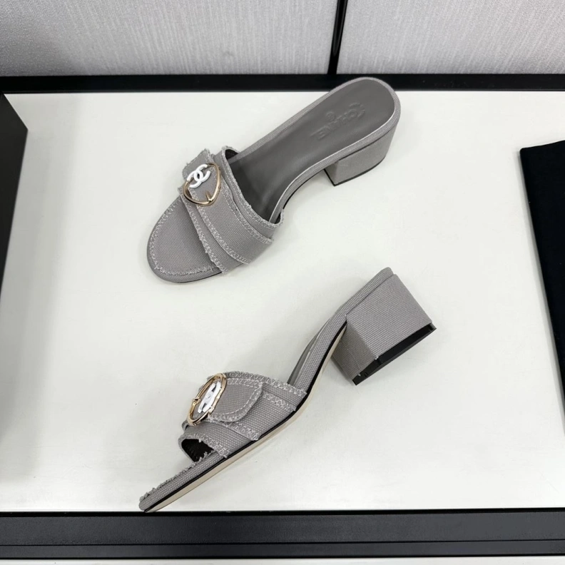 Trendy Chxnxl Slippers 120162