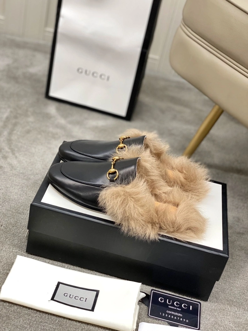 Minimalist Gxccx Slippers 157440