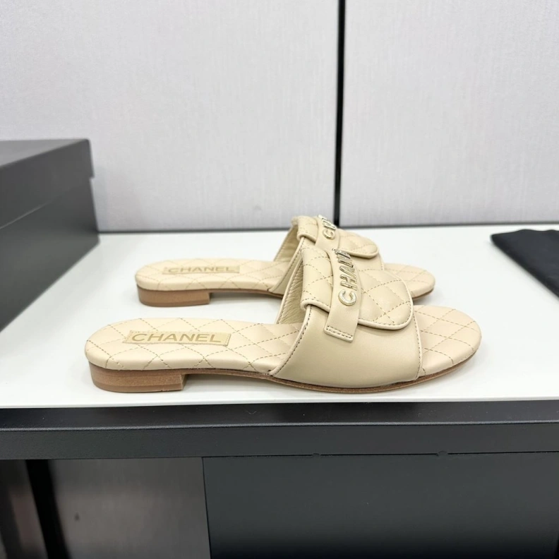 Durable Chxnxl Slippers 120175