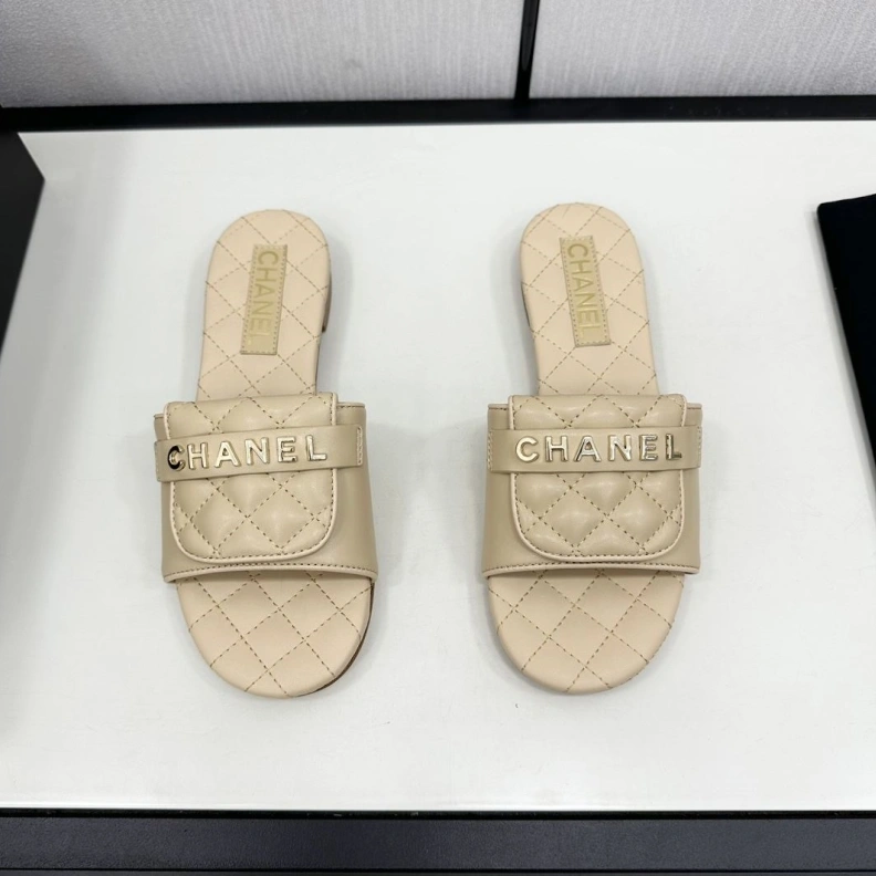 Durable Chxnxl Slippers 120175