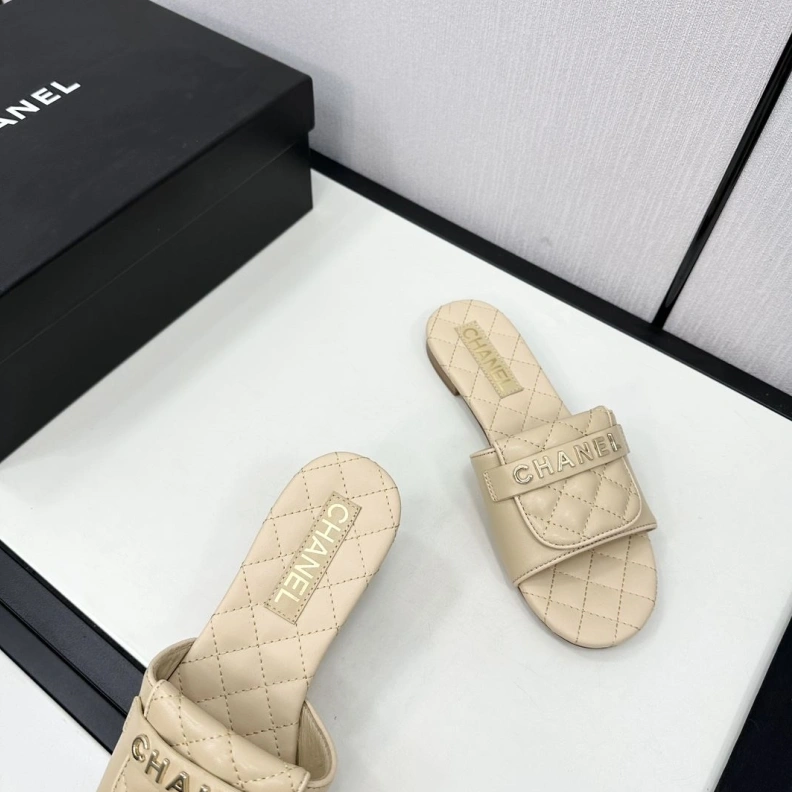 Durable Chxnxl Slippers 120175