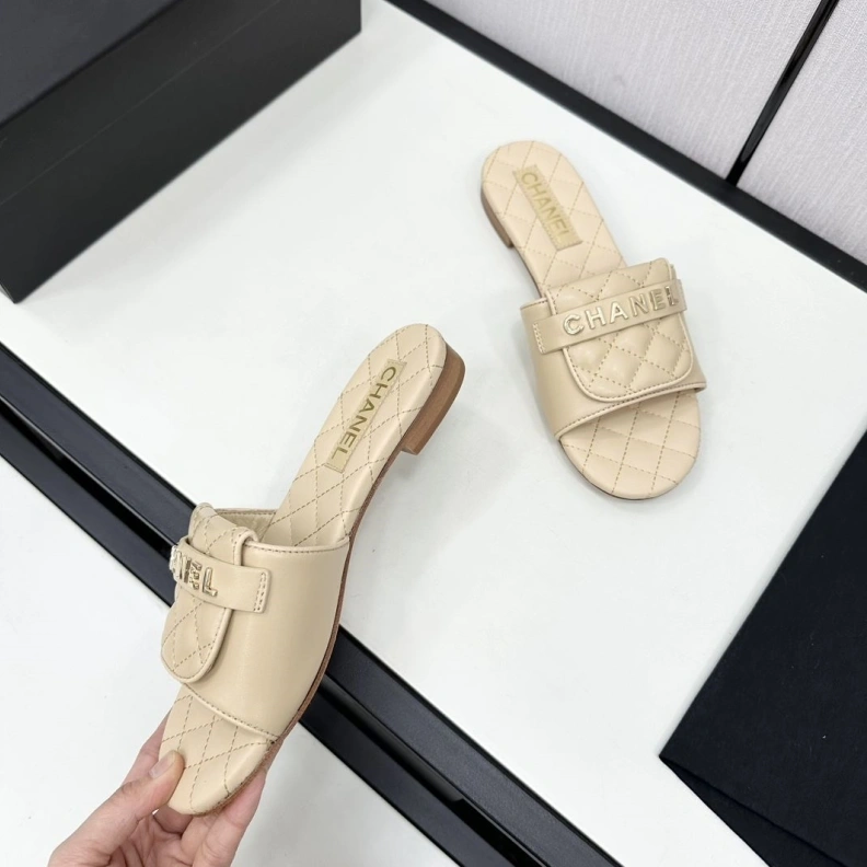 Durable Chxnxl Slippers 120175