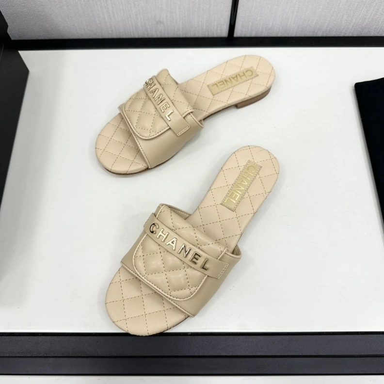Durable Chxnxl Slippers 120175