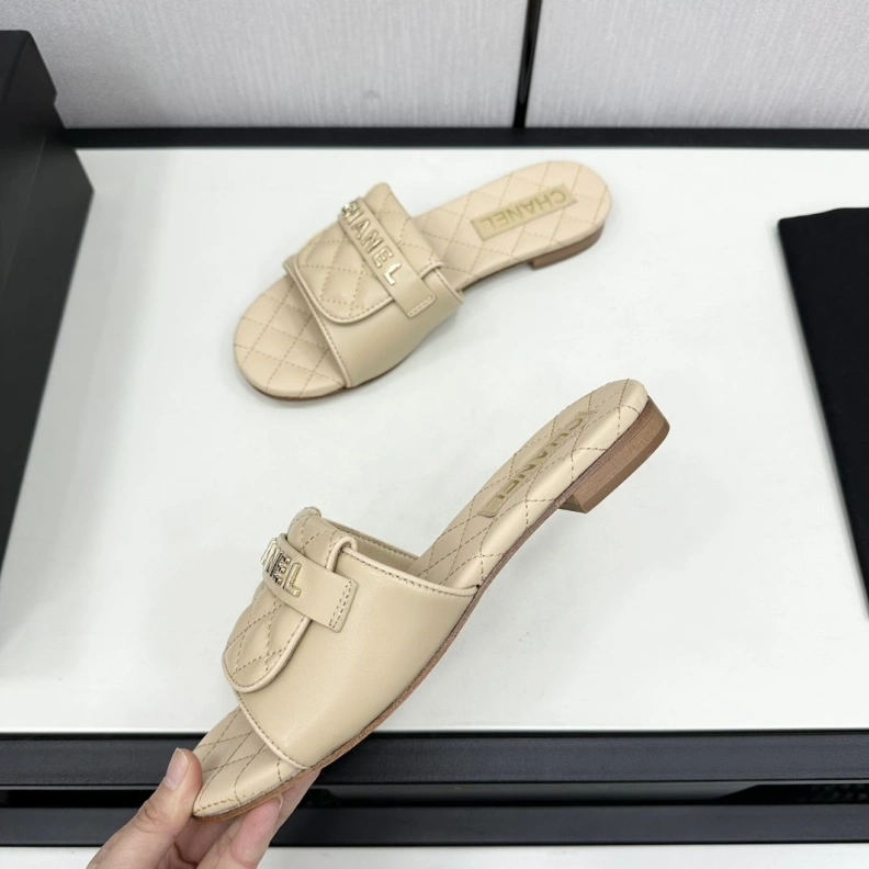 Durable Chxnxl Slippers 120175