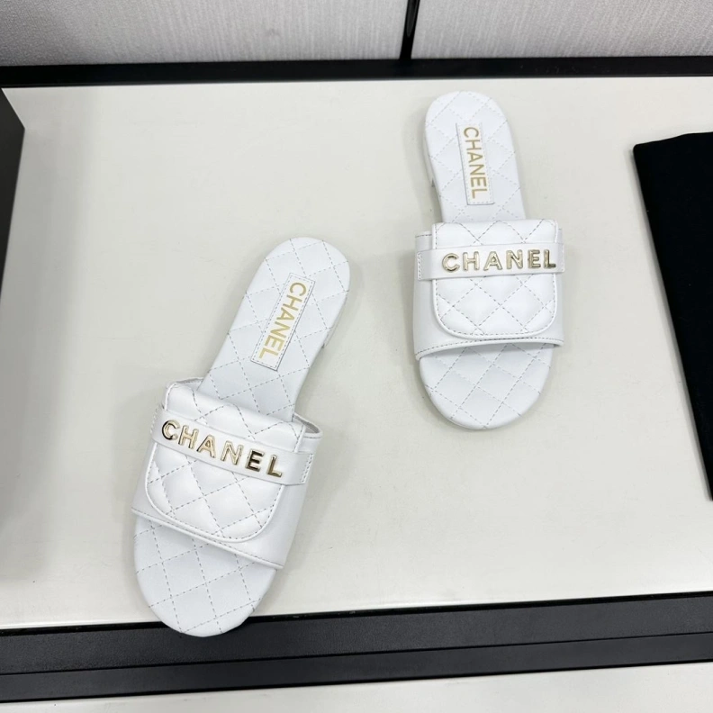 Bright Chxnxl Slippers 120181