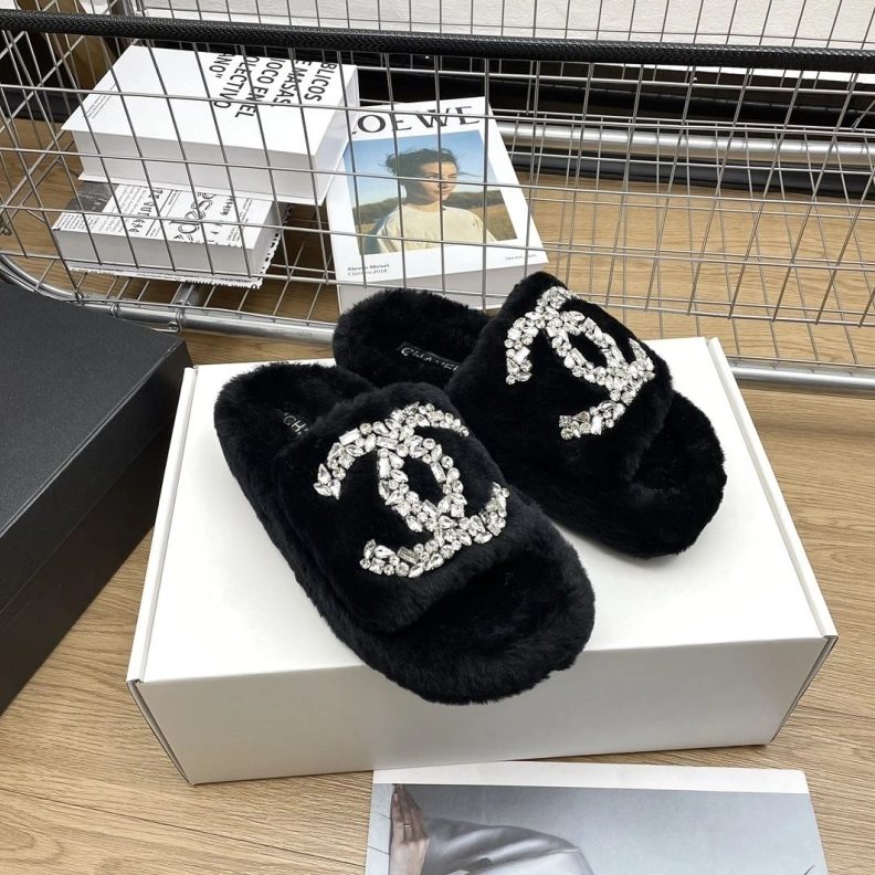 EasyMatch Chxnxl Slippers 120178