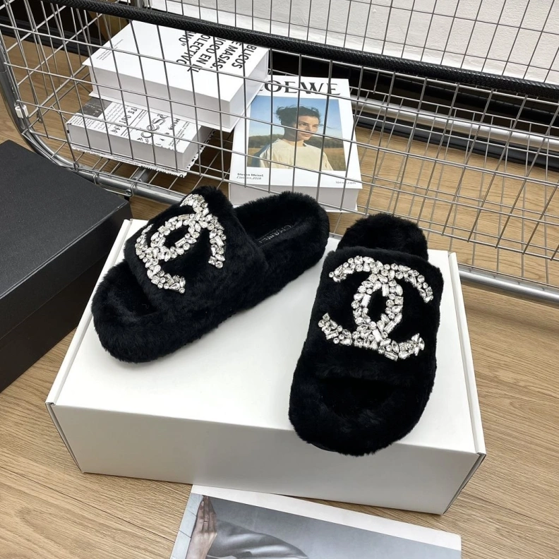 EasyMatch Chxnxl Slippers 120178