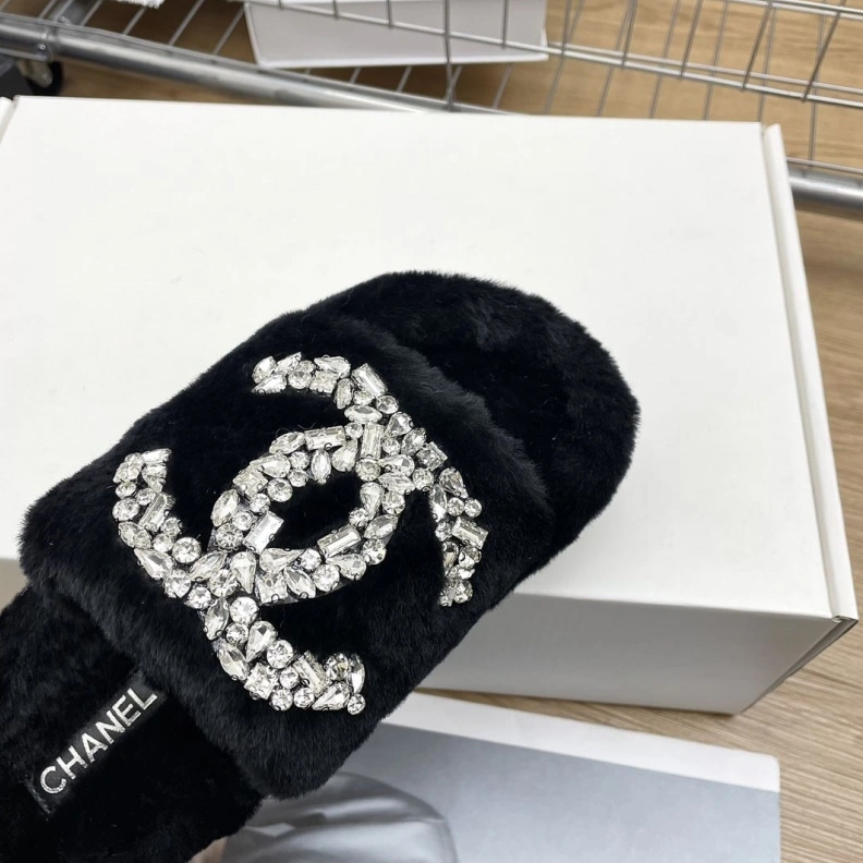 EasyMatch Chxnxl Slippers 120178