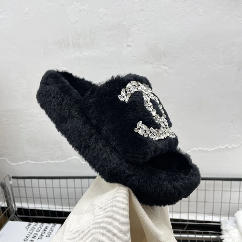EasyMatch Chxnxl Slippers 120178