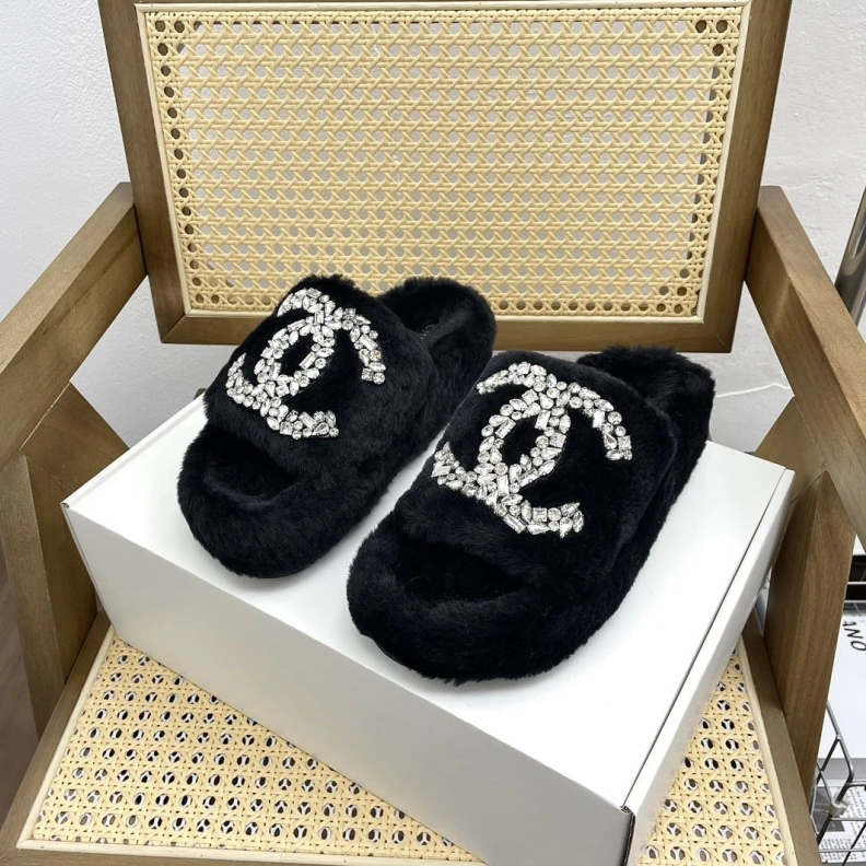EasyMatch Chxnxl Slippers 120178