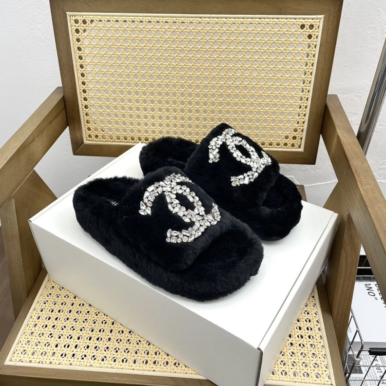 EasyMatch Chxnxl Slippers 120178