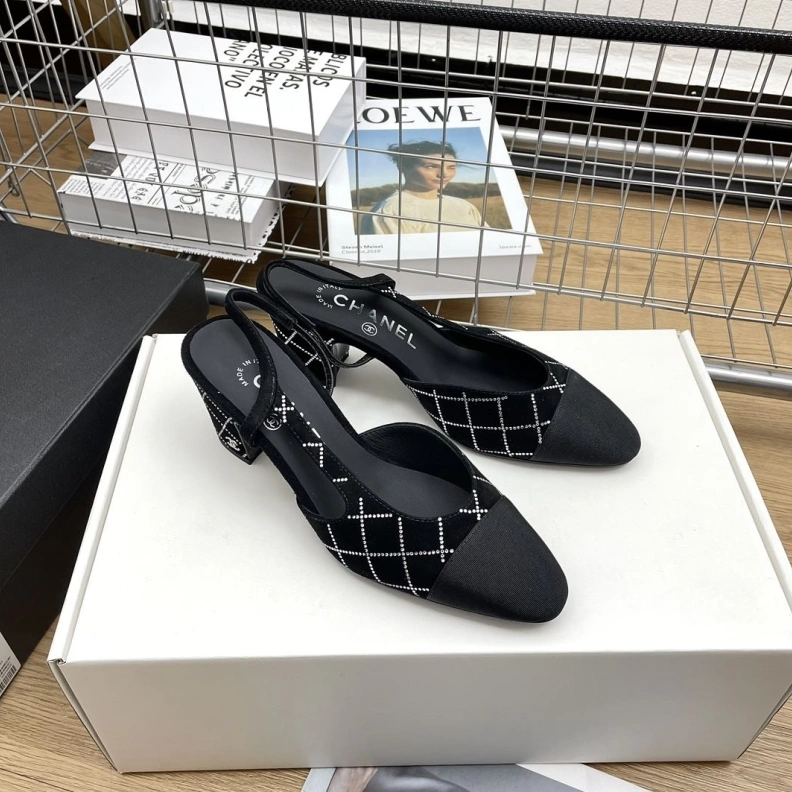 Vibrant Chxnxl Sandals 120640