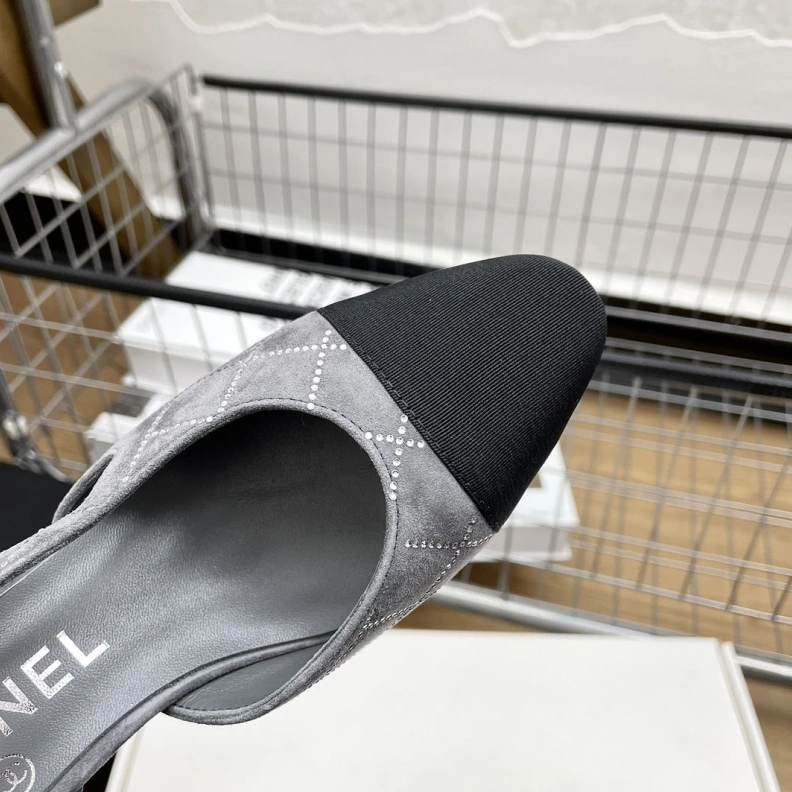 Versatile Chxnxl Sandals 120636