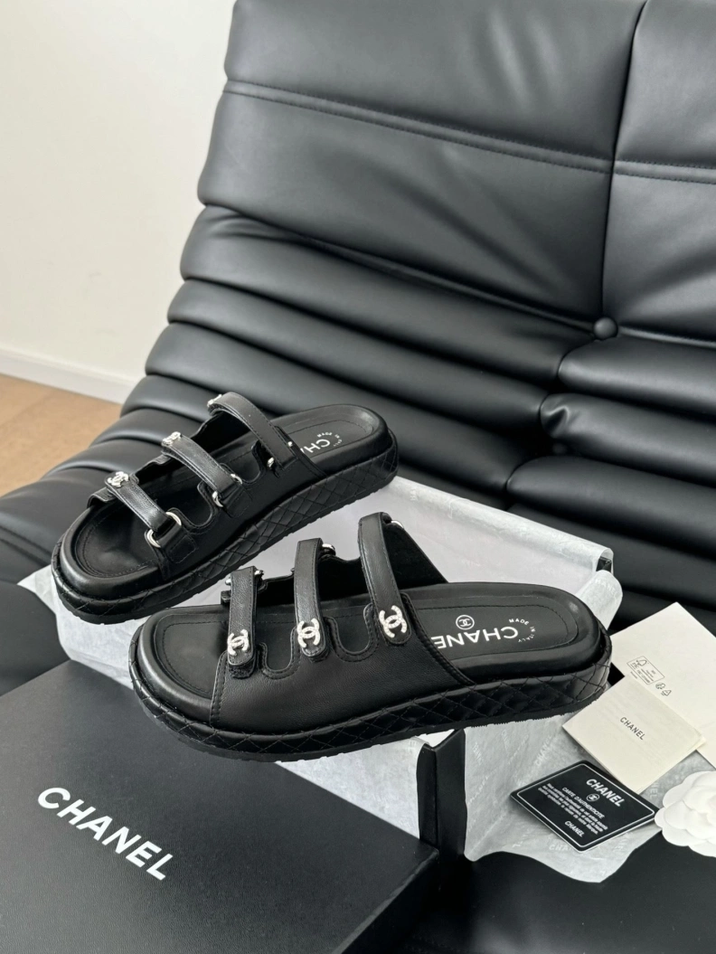 WellDesigned Chxnxl Sandals 120620