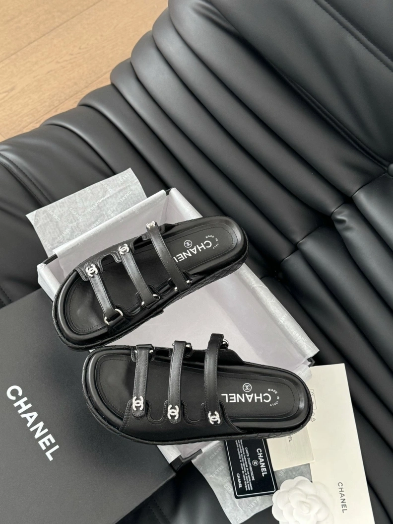 WellDesigned Chxnxl Sandals 120620