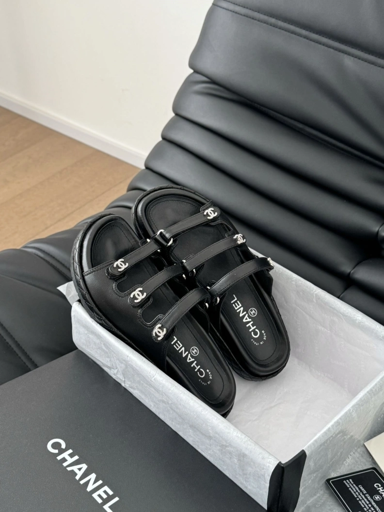 WellDesigned Chxnxl Sandals 120620