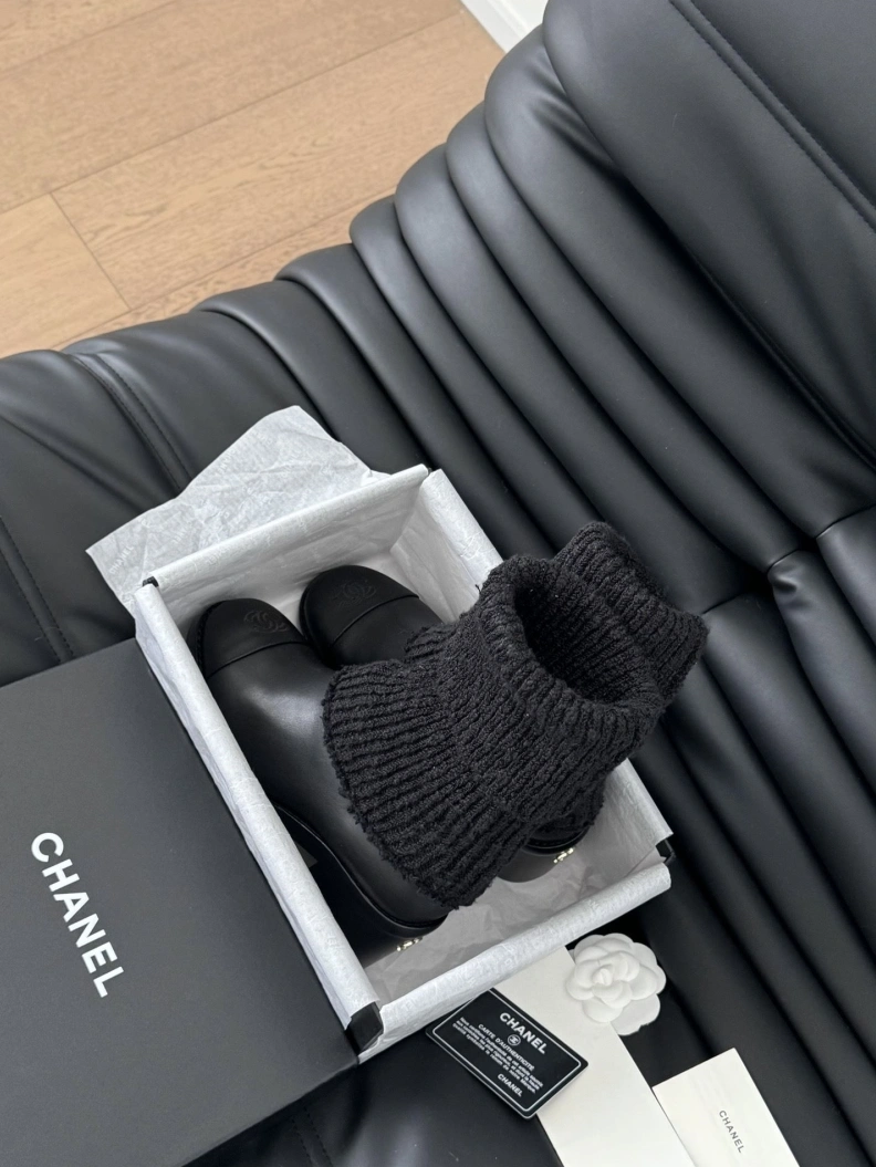 Versatile Chxnxl Boots 121643