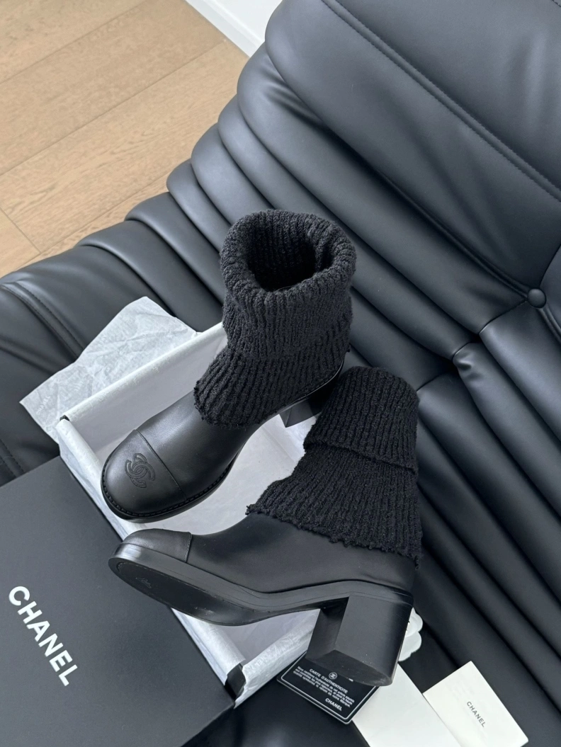 Versatile Chxnxl Boots 121643
